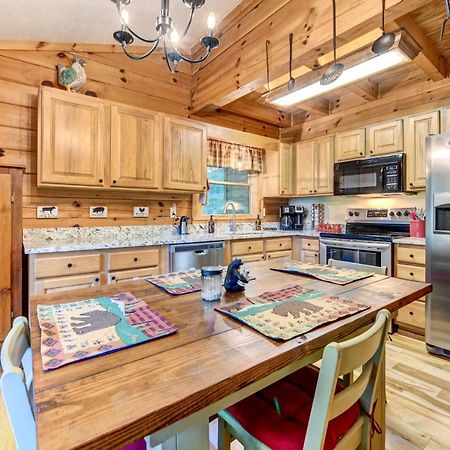 Waynesville Cabin With Covered Deck And Fire Pit! Lake Junaluska Kültér fotó