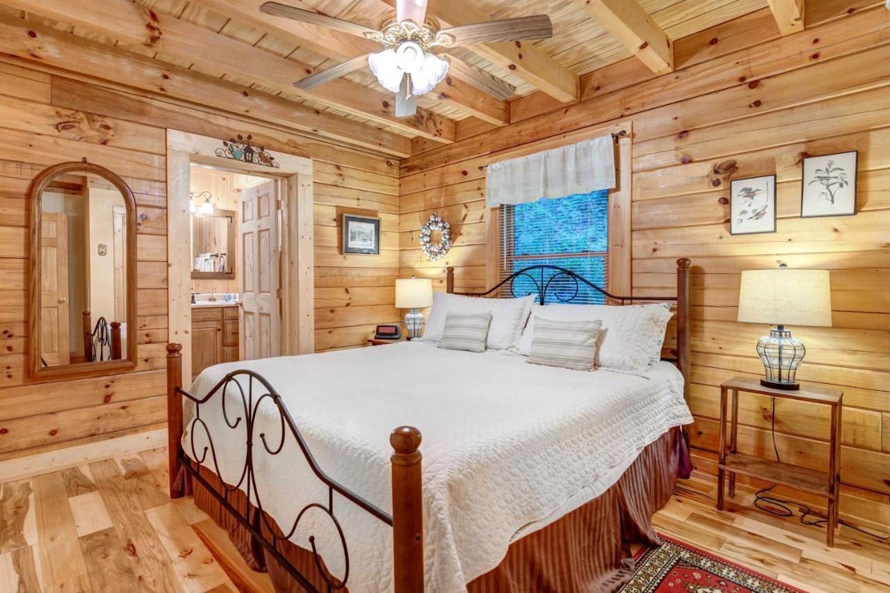 Waynesville Cabin With Covered Deck And Fire Pit! Lake Junaluska Kültér fotó