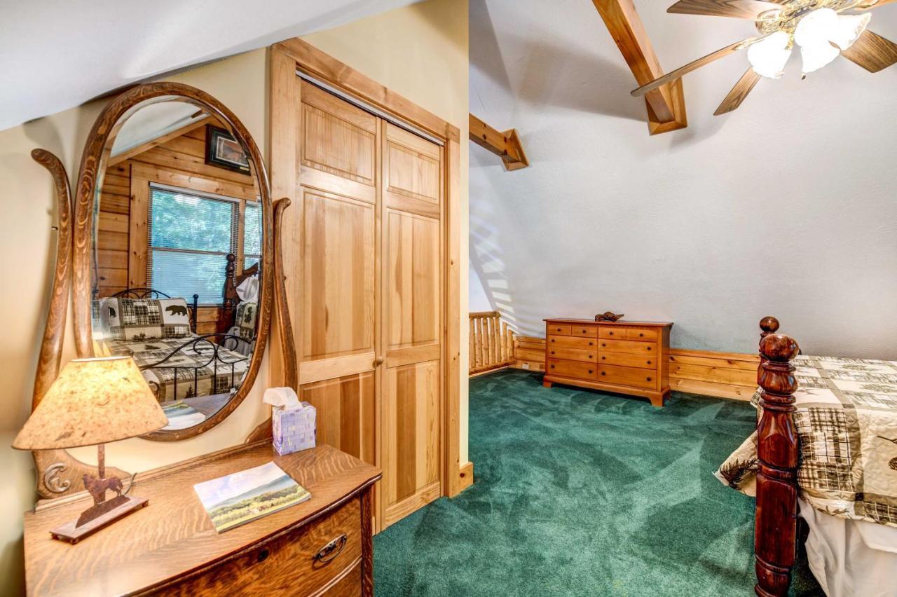 Waynesville Cabin With Covered Deck And Fire Pit! Lake Junaluska Kültér fotó