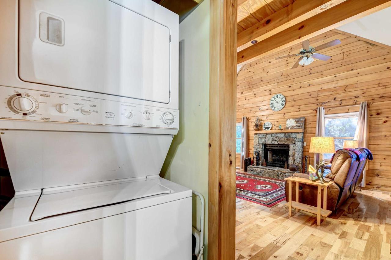 Waynesville Cabin With Covered Deck And Fire Pit! Lake Junaluska Kültér fotó