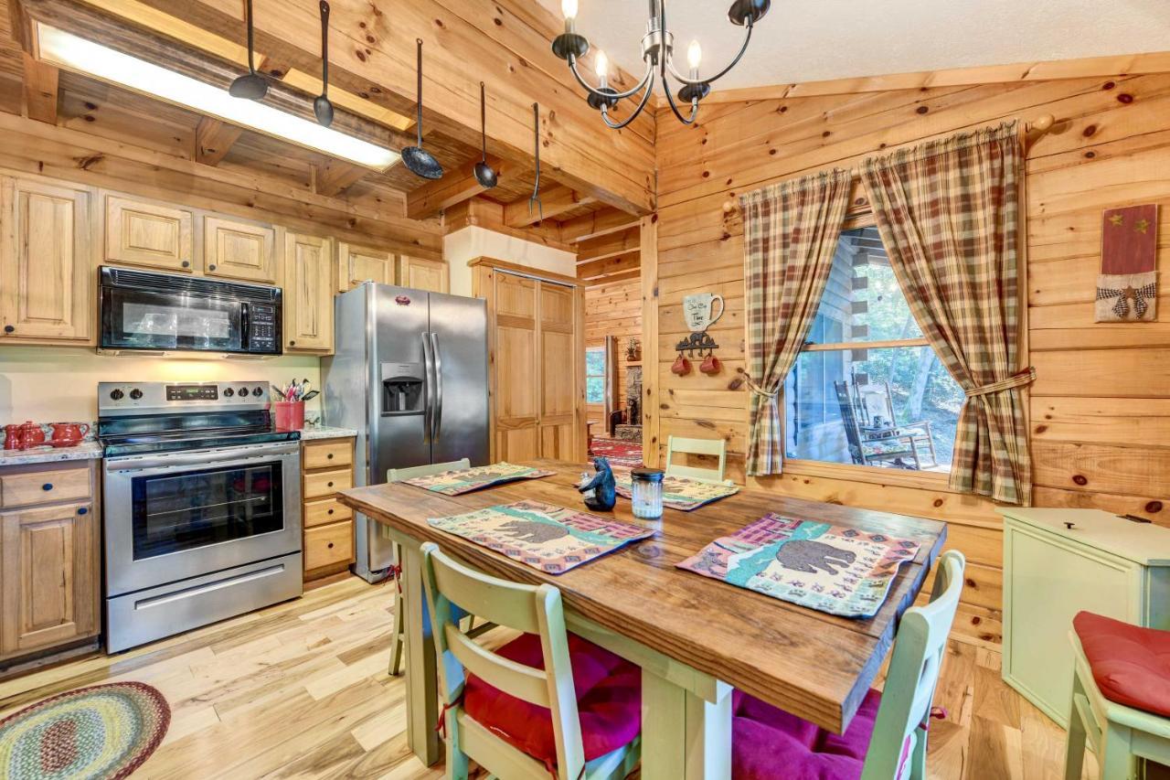 Waynesville Cabin With Covered Deck And Fire Pit! Lake Junaluska Kültér fotó
