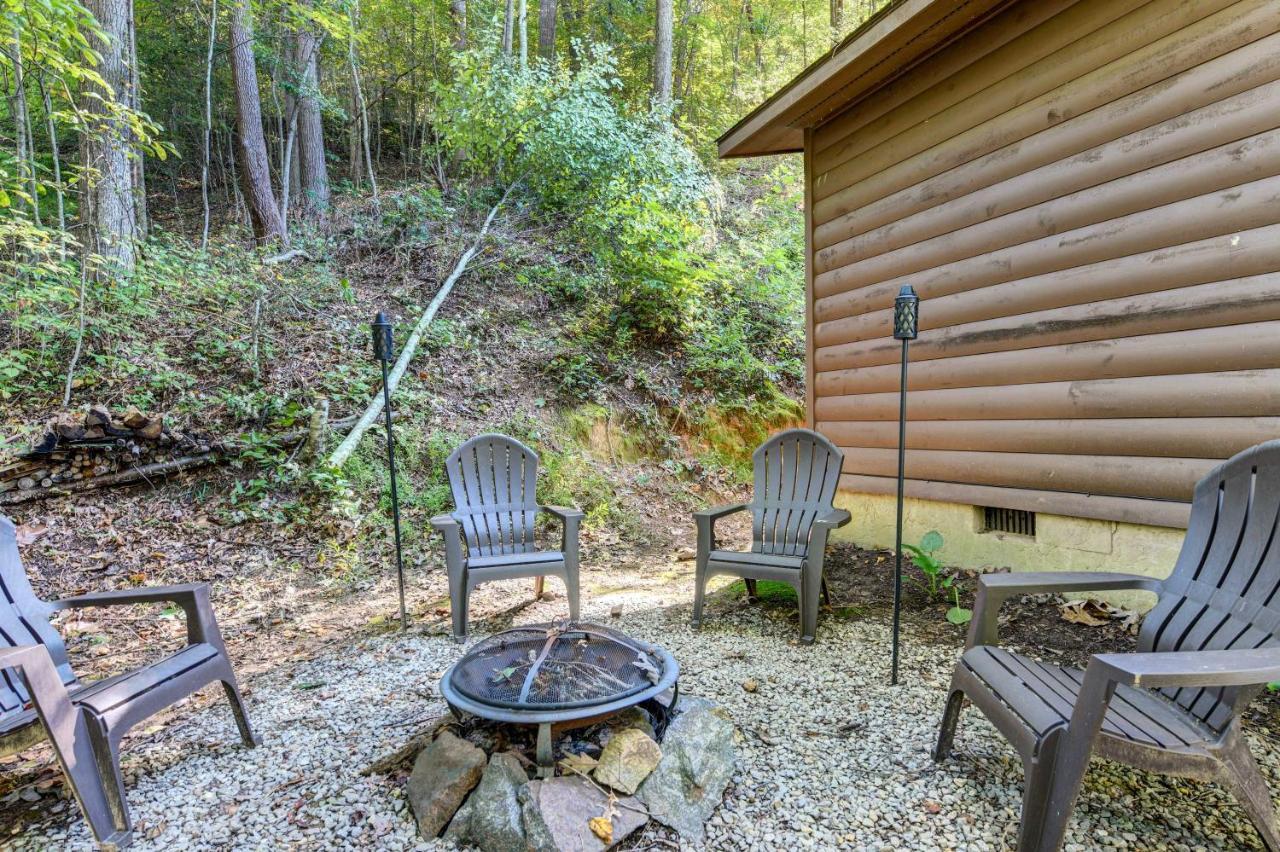 Waynesville Cabin With Covered Deck And Fire Pit! Lake Junaluska Kültér fotó
